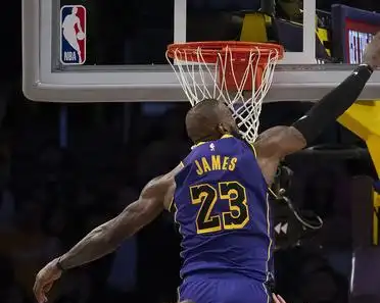 开云sport-新疆队险胜火箭，德罗赞高光表现