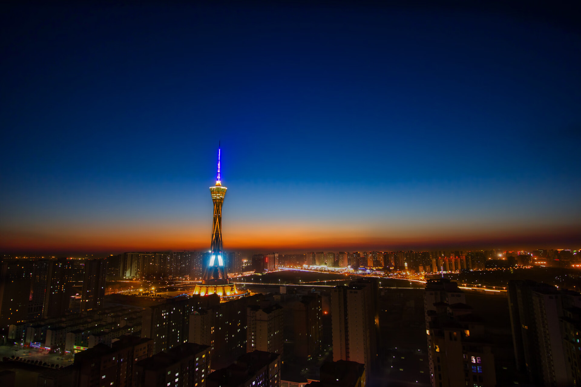 两个战场，同一种足球，当西甲德比的硝烟遇见摩洛哥沙漠的风暴