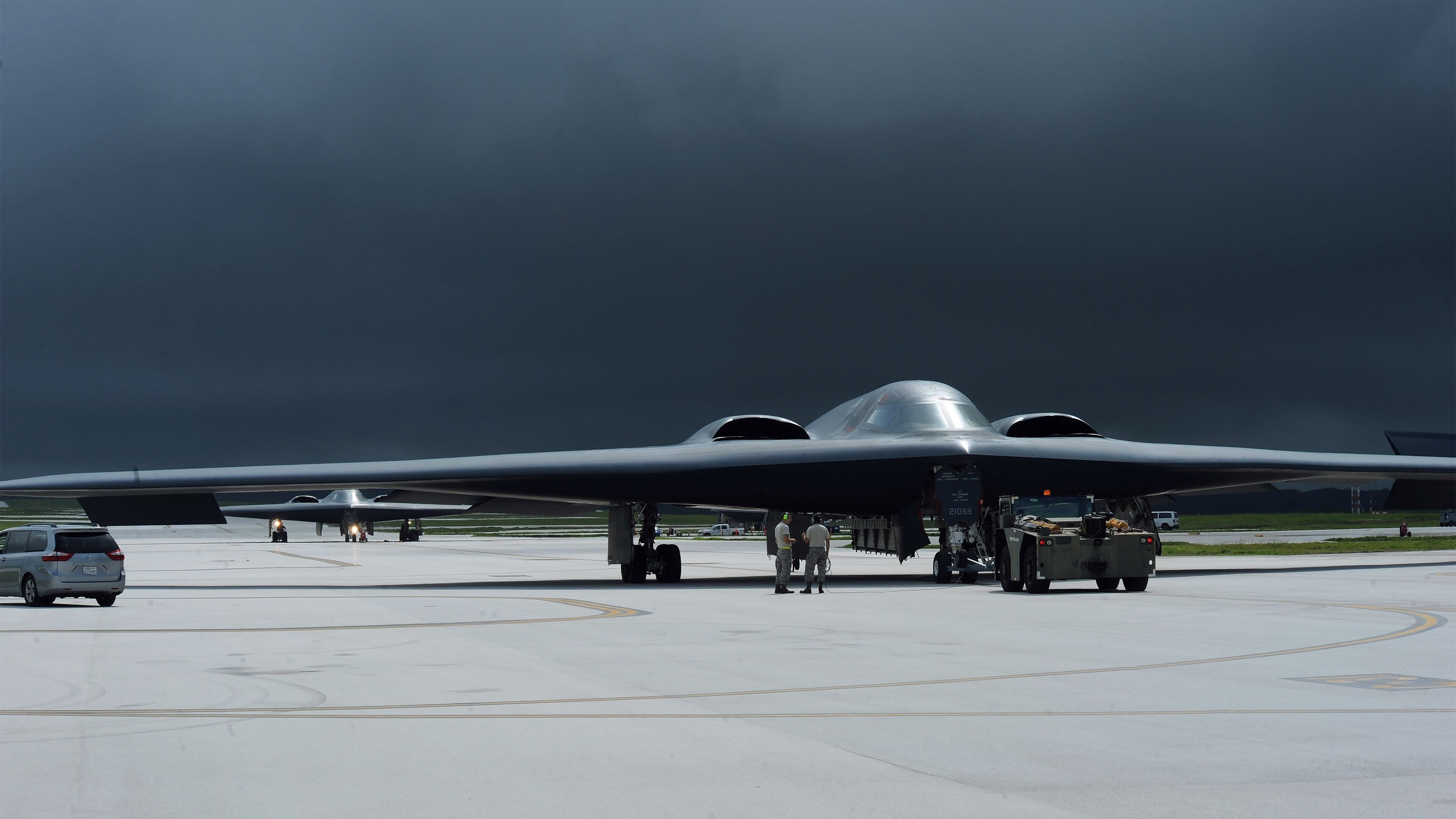 开云体育APP下载-双轨焦点战，维斯塔潘与奥斯梅恩的速度美学