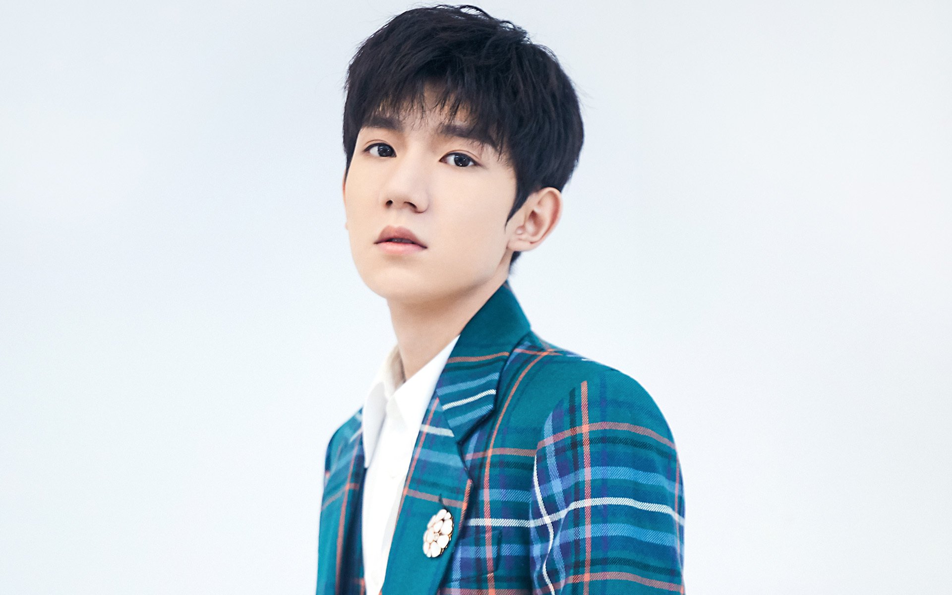 赛道上的攻防转换，雄鹿以F1街道赛般的精准，在焦点战中全面压制篮网