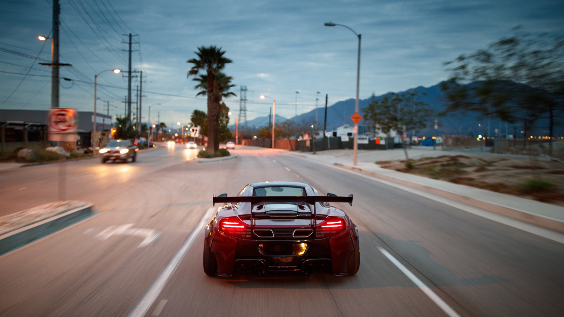 跨越大陆的决胜时刻,厄瓜多尔冷雨中的绝杀与萨拉赫坚毅的目光